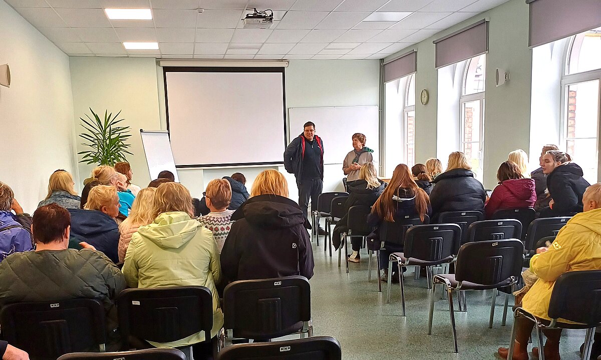 Valmieras sākumskolas kolektīvs viesojas LU Cēsu filiālē.