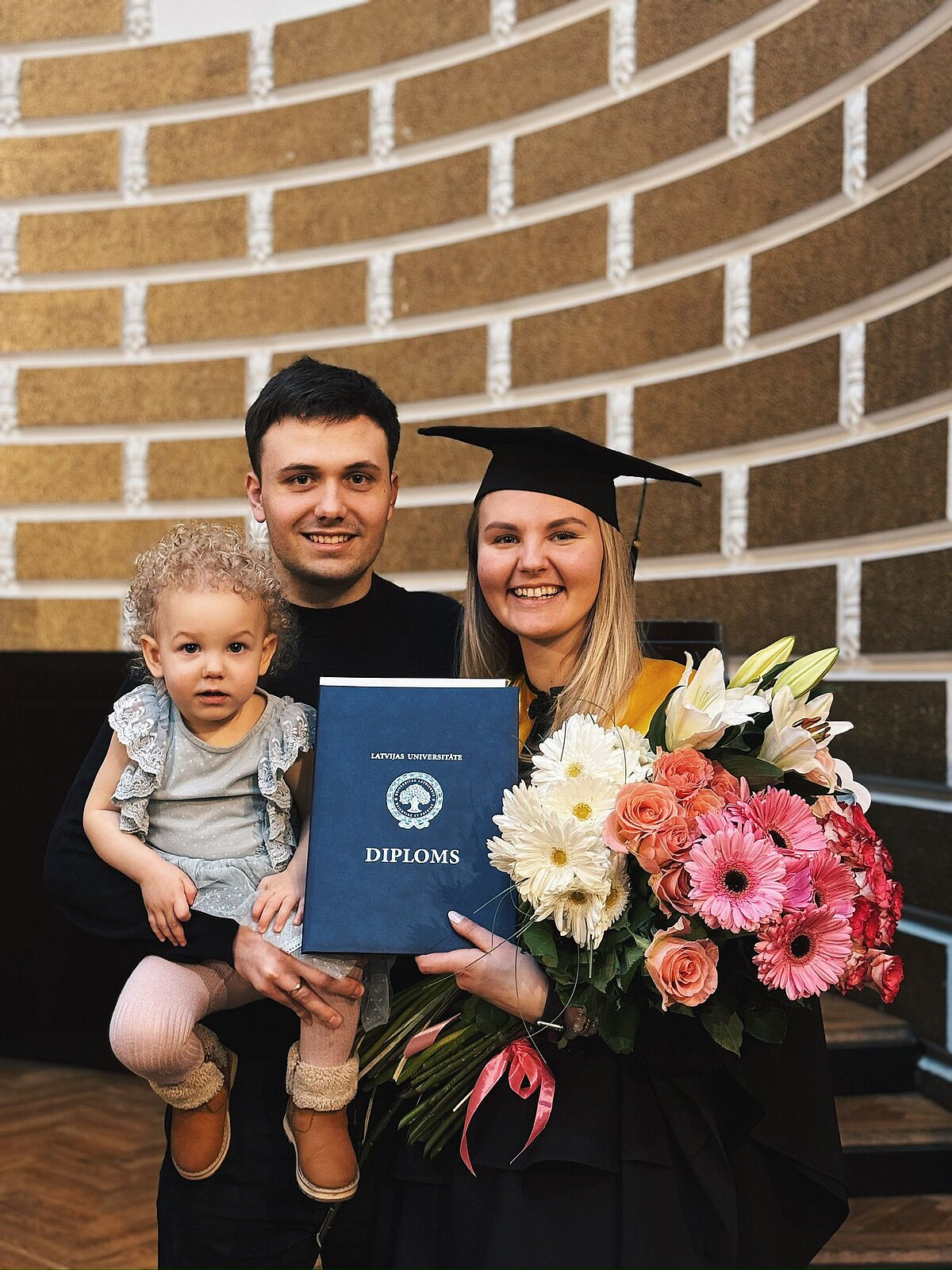 Relda Treilība ar ģimeni LU izlaidumā.